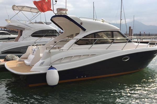 32英尺运动快艇