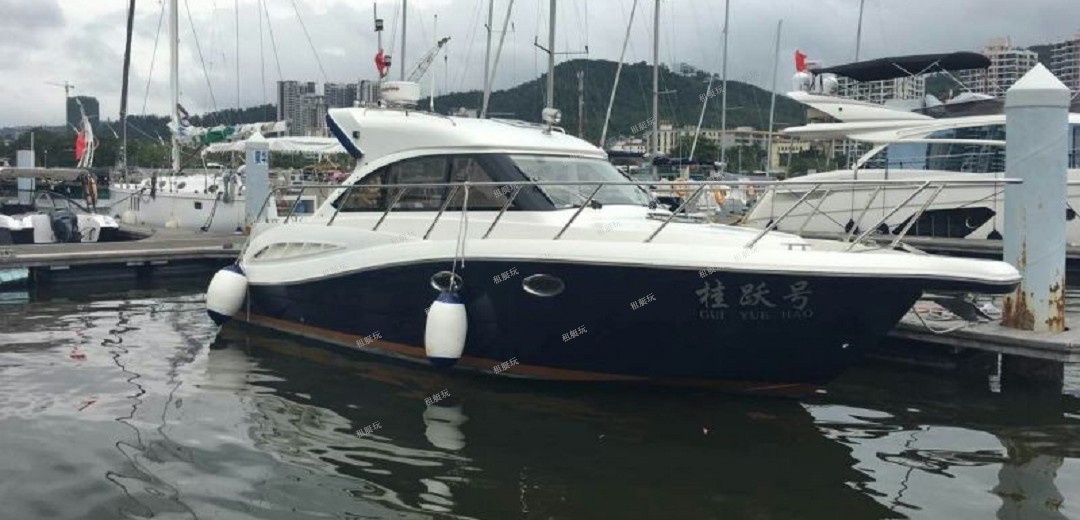 32英尺運(yùn)動快艇